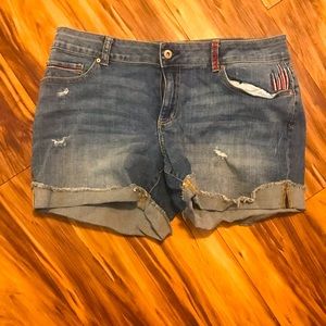 Frayed Denim shorts 💥